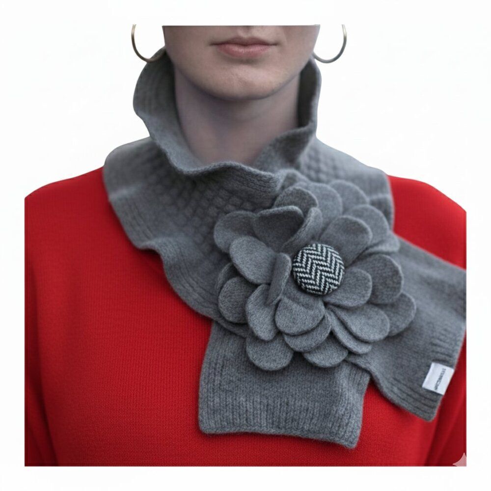 Ireland Rose Knitted Scarf Collar Cashmere Irish Wool Button Closure Gray